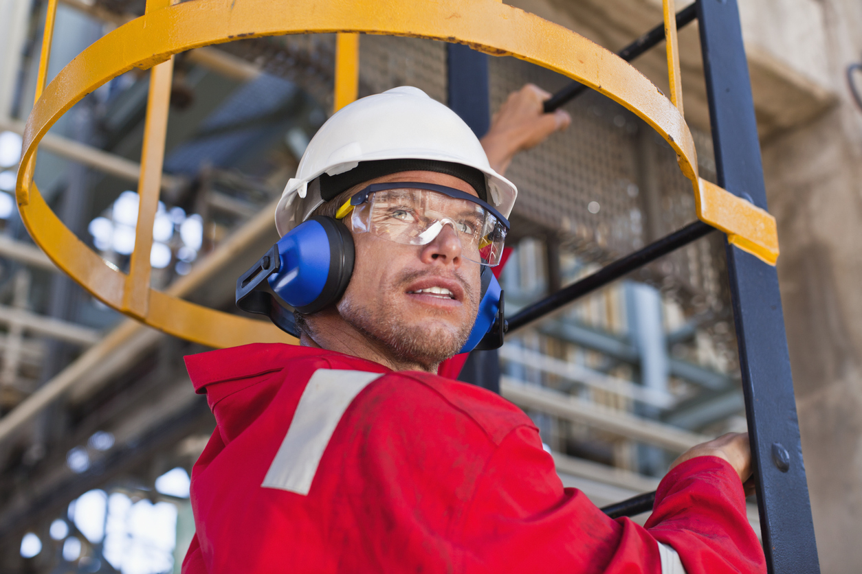 Common Workplace Fall Hazards: How to Address Them with a Fall Protection Course 2