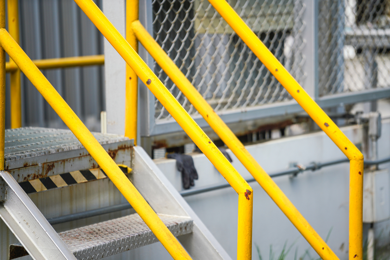 Fall Protection Installations and Guardrails: Temporary vs. Permanent Guardrails Lifecycle Cost Comparison