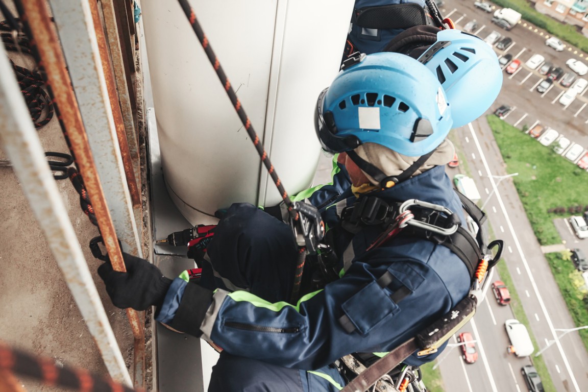 Preventing Accidents in HighRisk Workplaces with HighAngle Rope