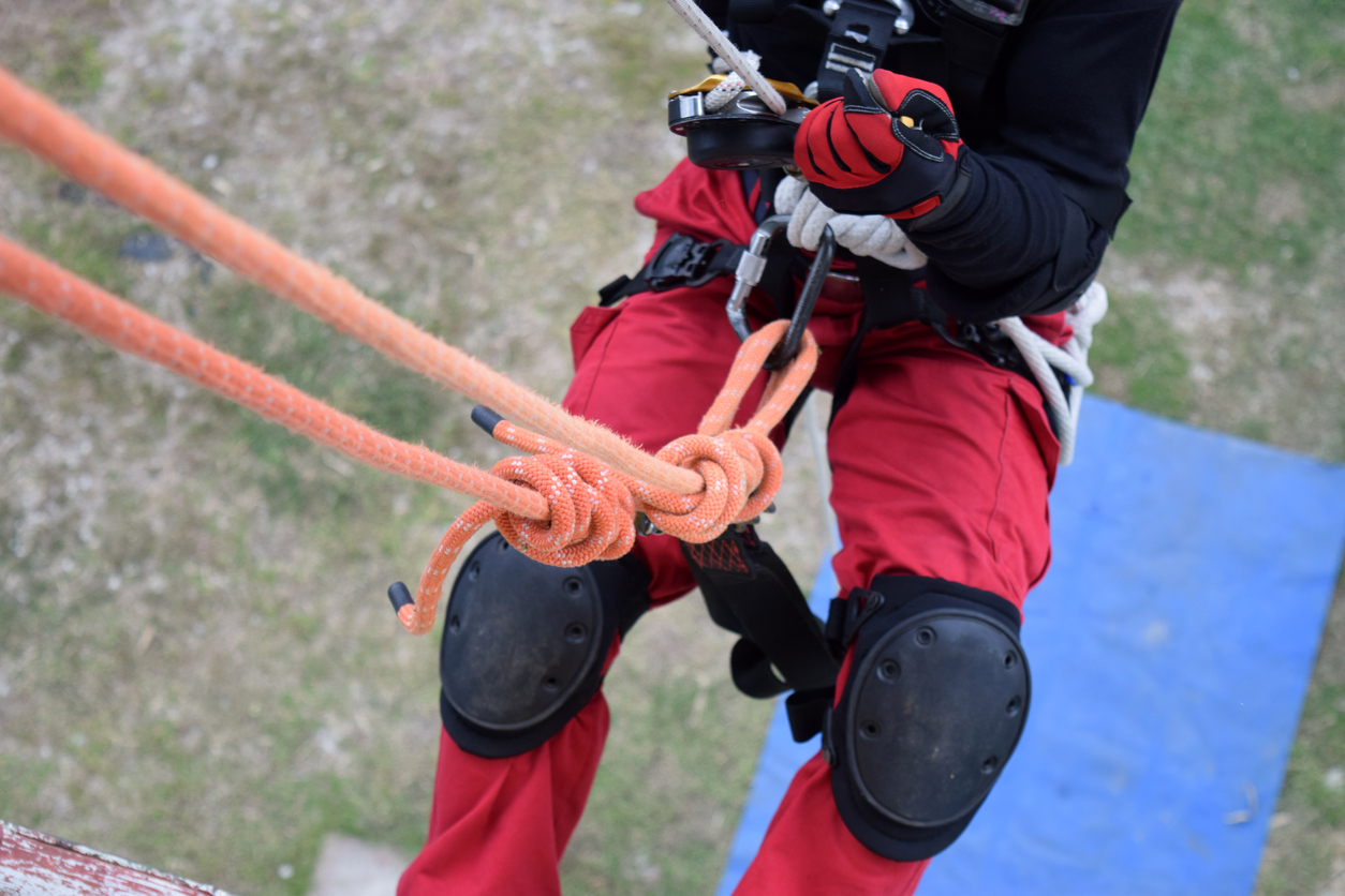 Preventing Accidents in High-Risk Workplaces with High-Angle Rope Rescue Training Course 4
