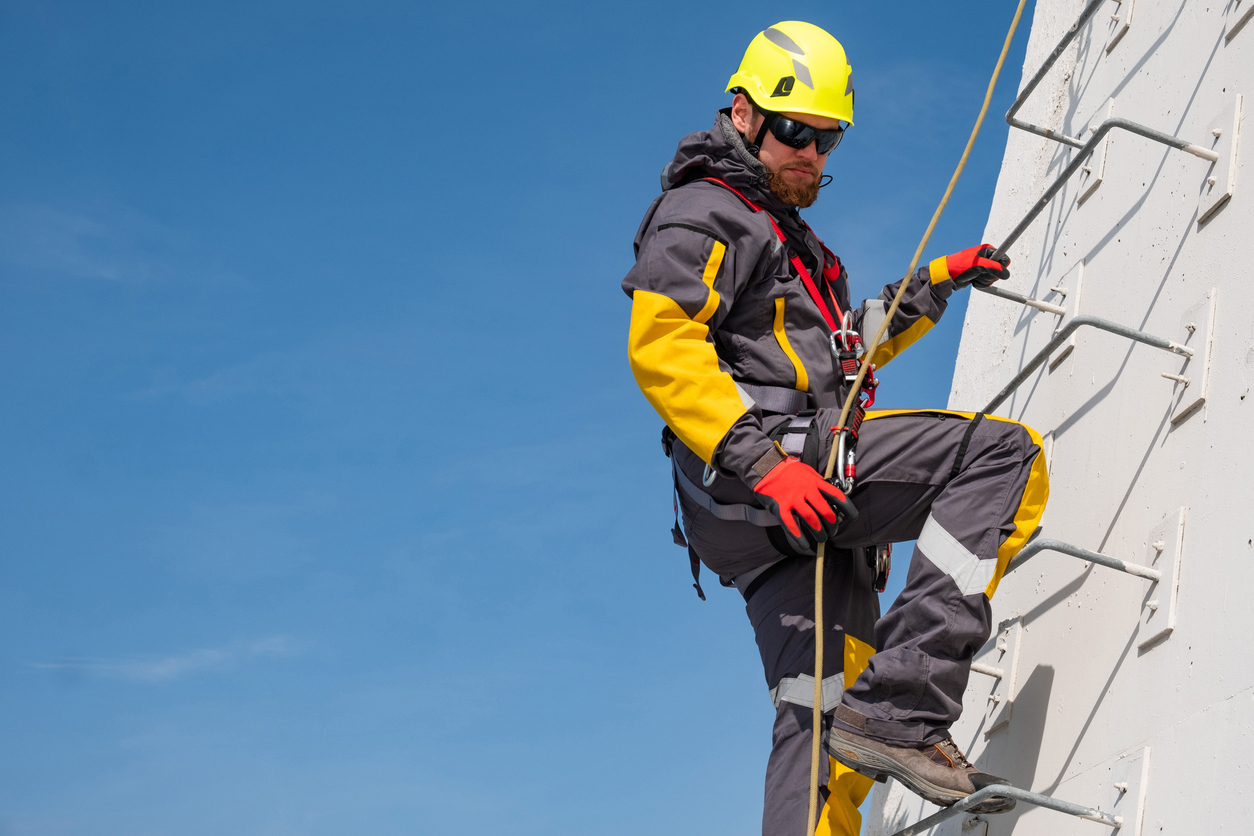 Rope Rescue Standby Services for Renewable Energy Sites: Wind Turbines and Solar Installations