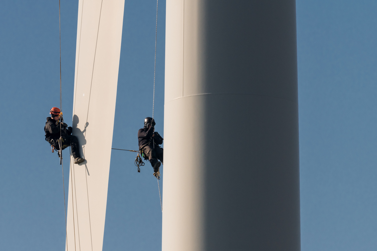 Rope Rescue Standby Services for Renewable Energy Sites: Wind Turbines and Solar Installations