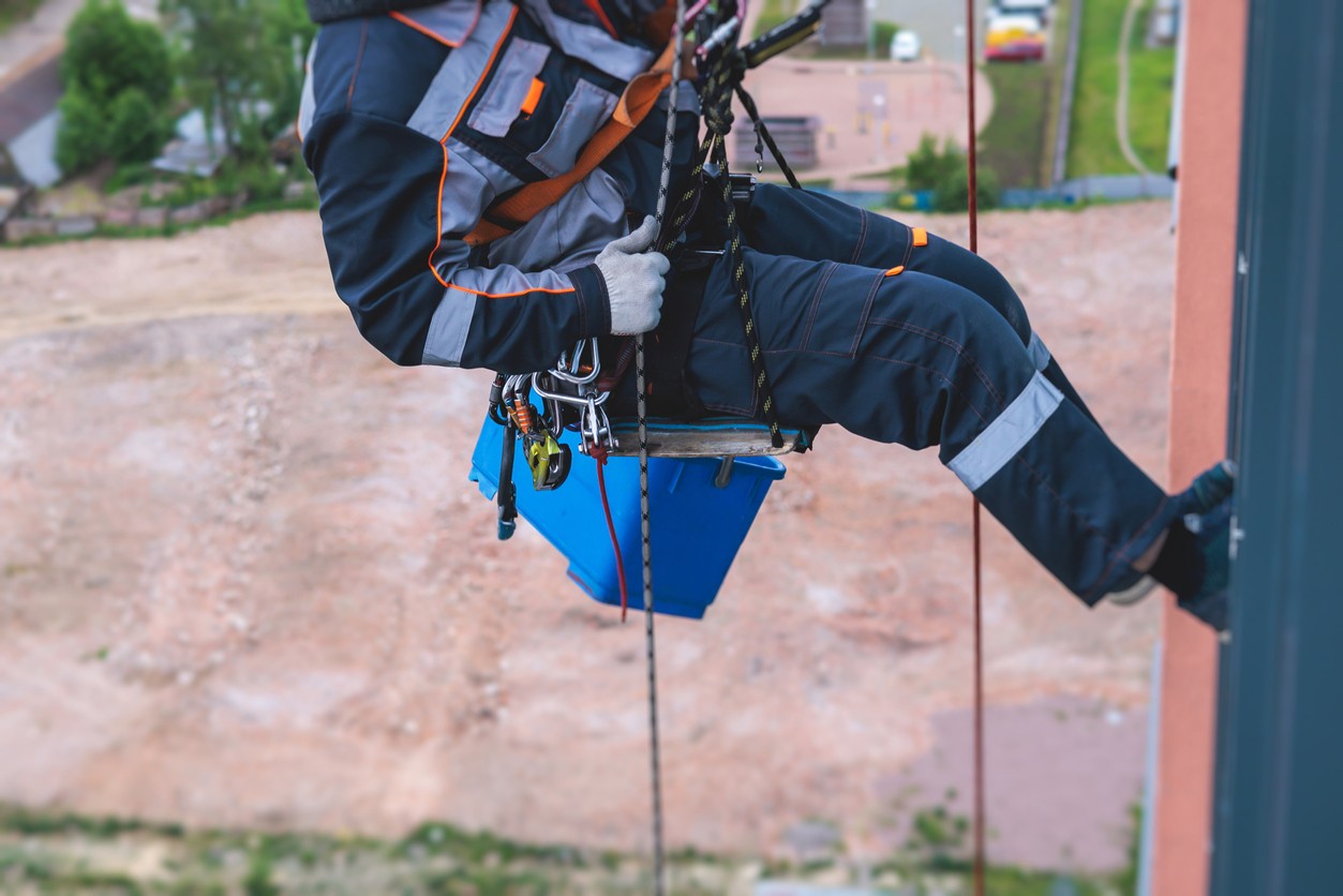 Preventing Accidents in High-Risk Workplaces with High-Angle Rope Rescue Training Course